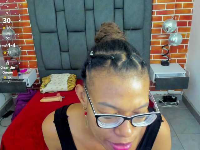 eizaclarke live cam on BongaCams