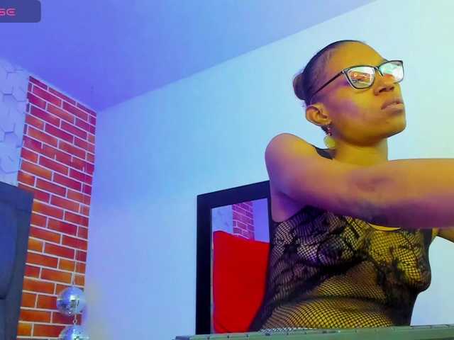 eizaclarke live cam on BongaCams