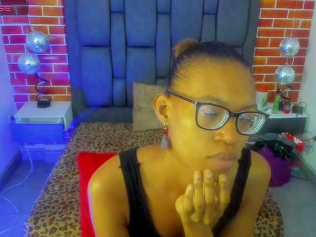 eizaclarke live cam on BongaCams
