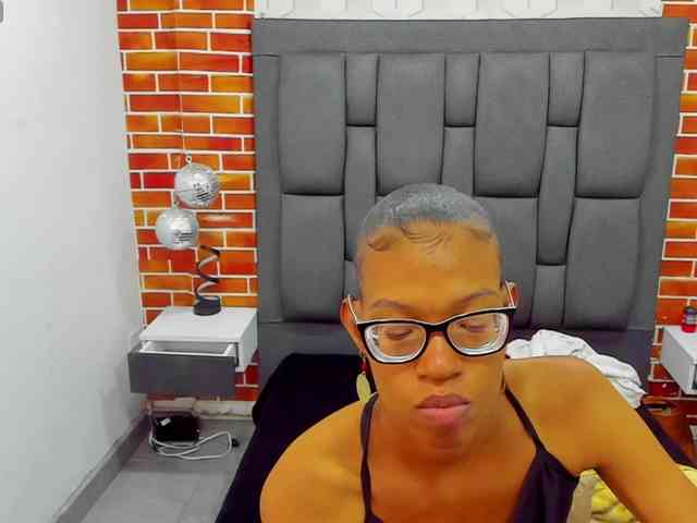 eizaclarke webcam