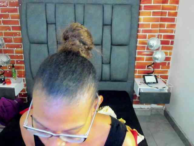 eizaclarke webcam