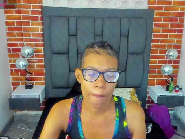 eizaclarke webcam