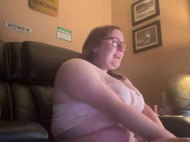 lucycomestrue webcam