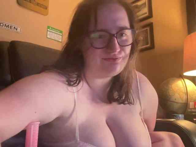 lucycomestrue webcam