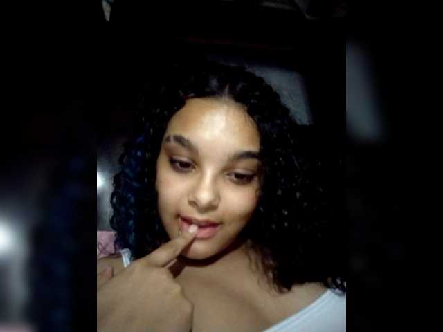 fadinha18a live cam on BongaCams