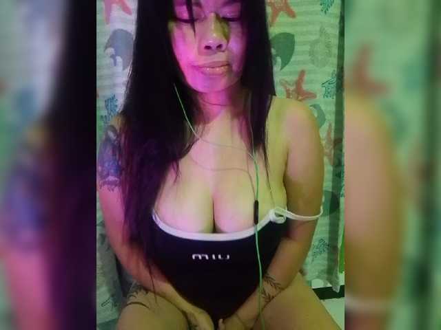 AnnaJulianna live cam on BongaCams