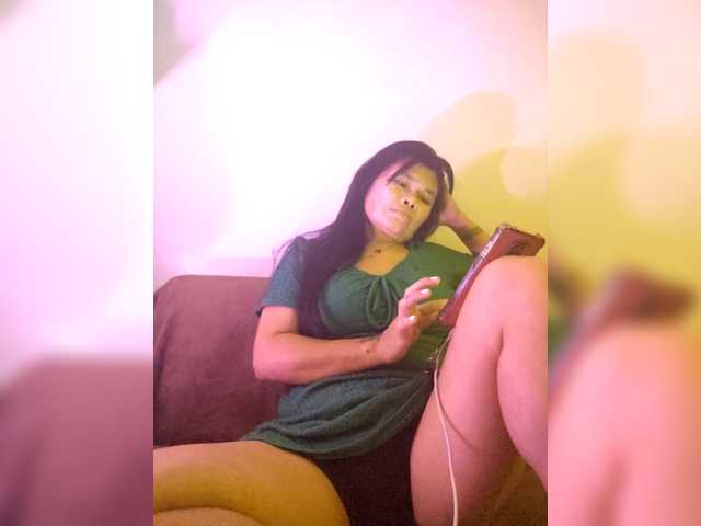 AnnaJulianna live cam on BongaCams
