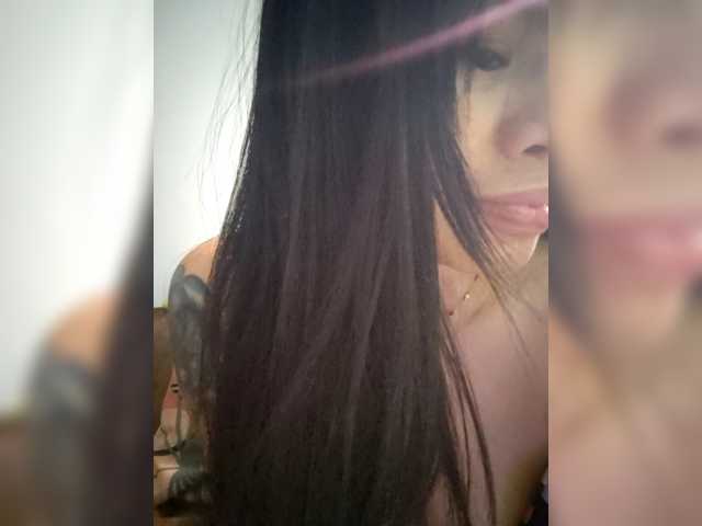 AnnaJulianna live cam on BongaCams