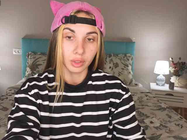 MissAmeliia webcam