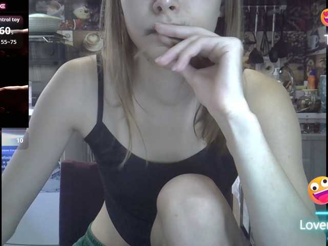 EvaaKisssss live cam on BongaCams