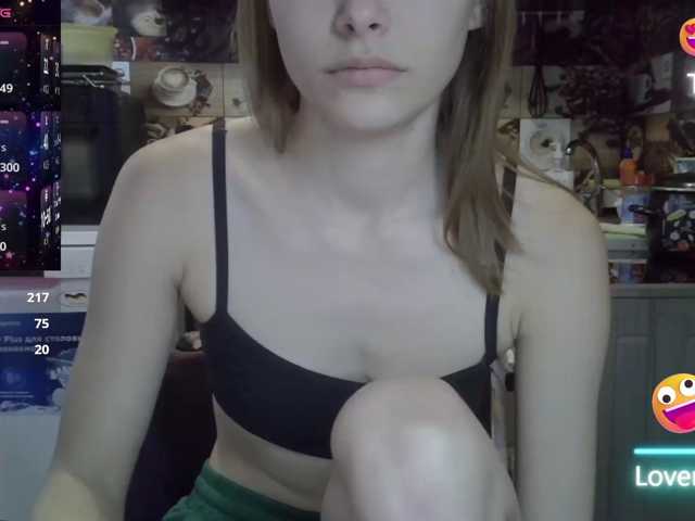 EvaaKisssss, live now on BongaCams