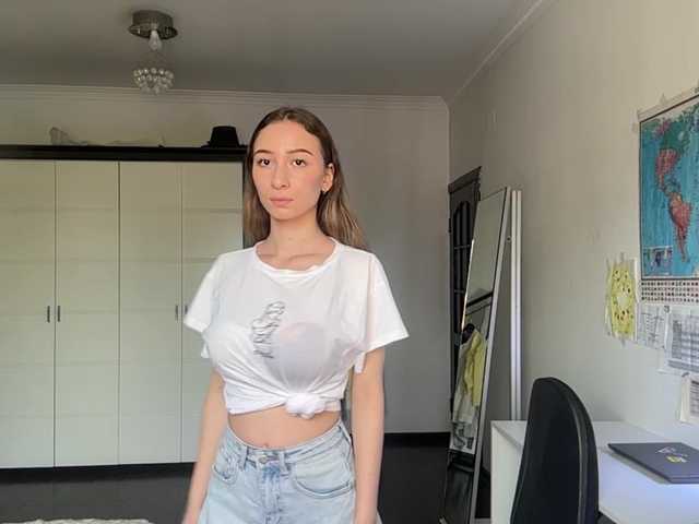 PricillaScrape live cam on BongaCams