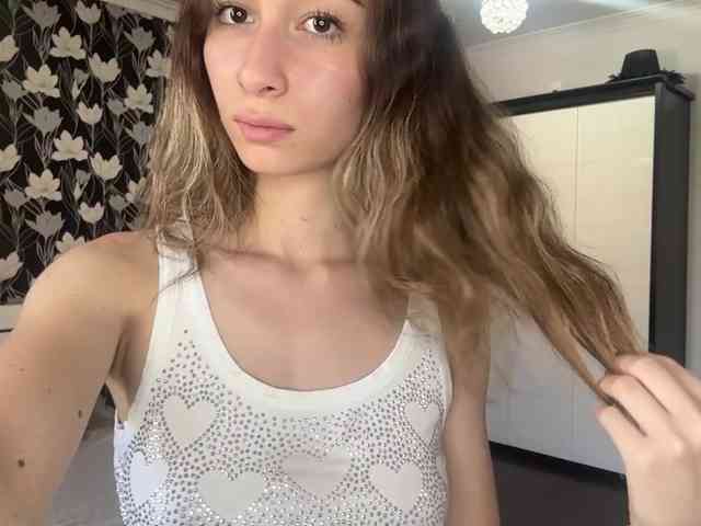 Pricillascrape's cam show statistics and live stream