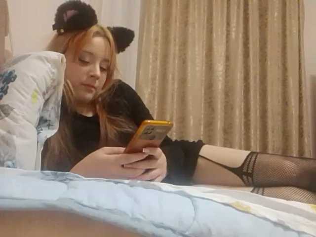 Heleynaaa live cam on BongaCams