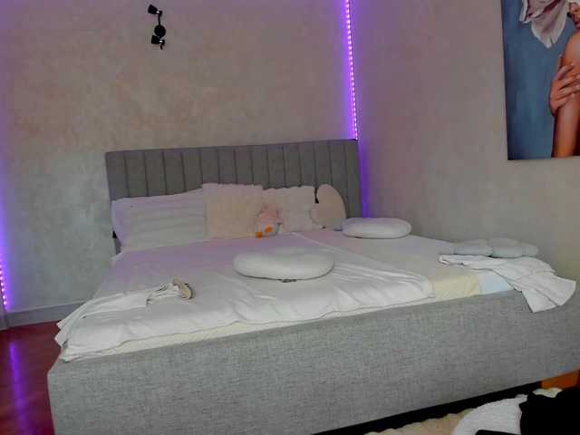 selenareeves live cam