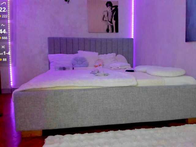 selenareeves, en directo ahora en BongaCams