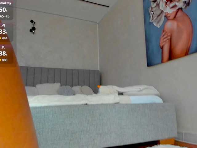Selenareeves live cam preview