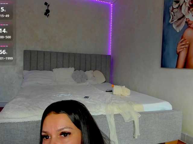 Selenareeves live cam preview
