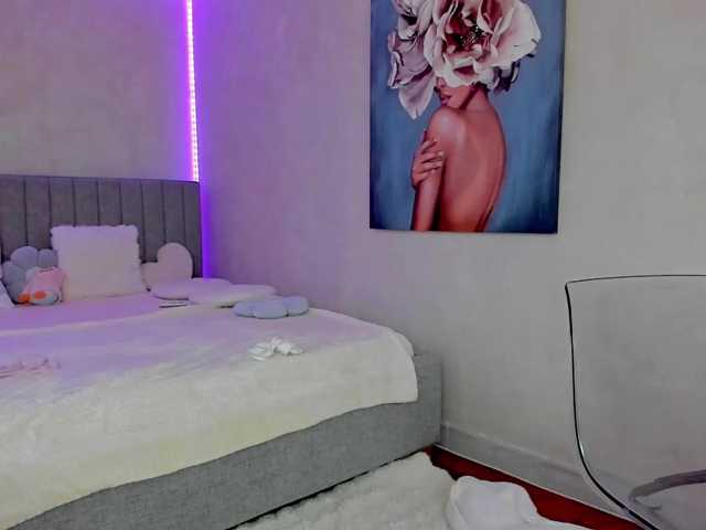 Selenareeves live cam on BongaCams
