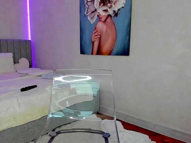 Selenareeves live cam on BongaCams