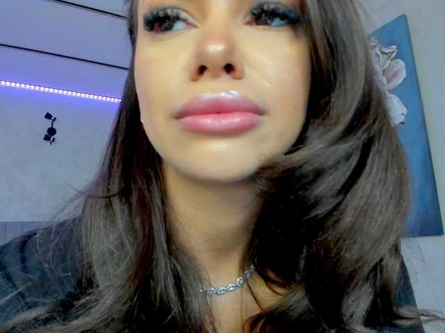 Selenareeves live cam on BongaCams