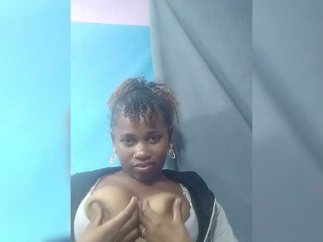 Laylla0377 live cam on BongaCams
