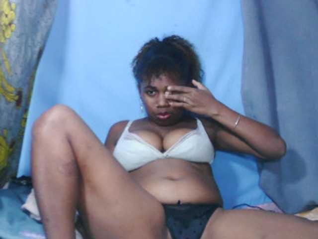 Laylla0377 live cam on BongaCams