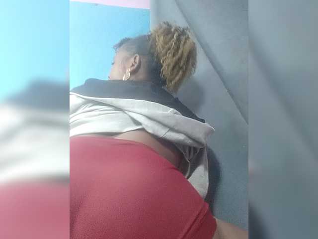 Laylla0377 live cam on BongaCams