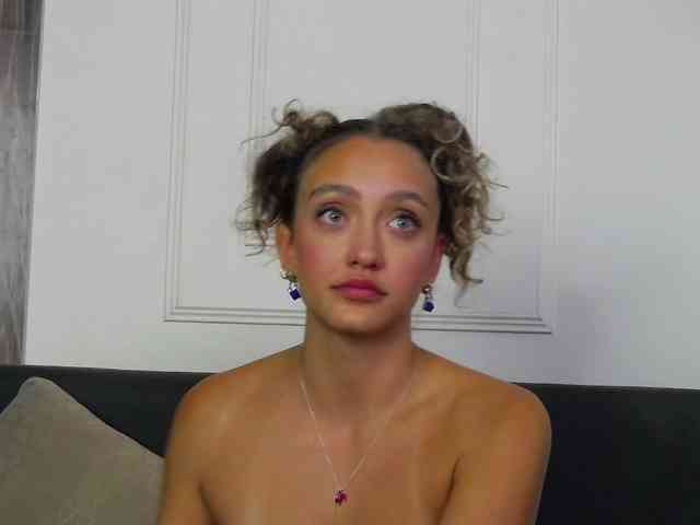 ArianaRhodes webcam
