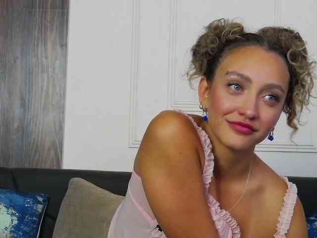 ArianaRhodes 