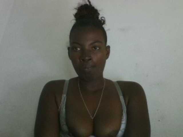 le modèle Aniah est en webcam porno dans un show sur le site bongacams, il possède les tags suivants: Ebony,Brunette,Shaved