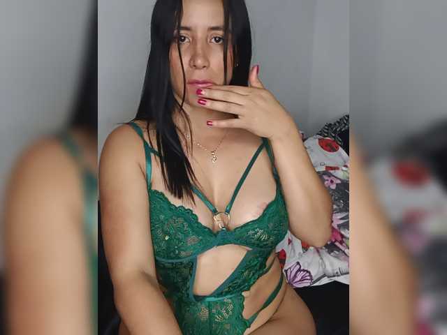 Malu12 live cam on BongaCams