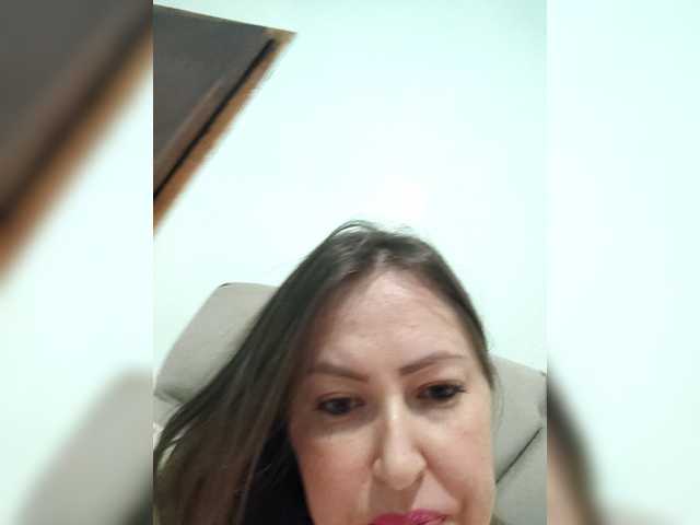 SuzaniLouize live cam on BongaCams