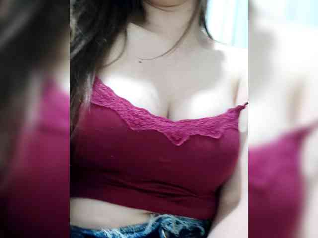SuzaniLouize webcam