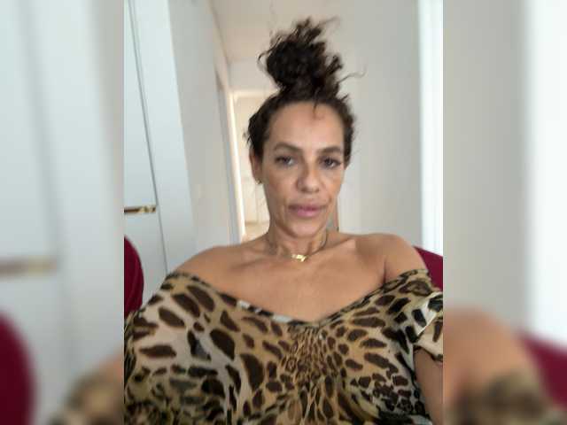 LadyVelvet22 live cam on BongaCams