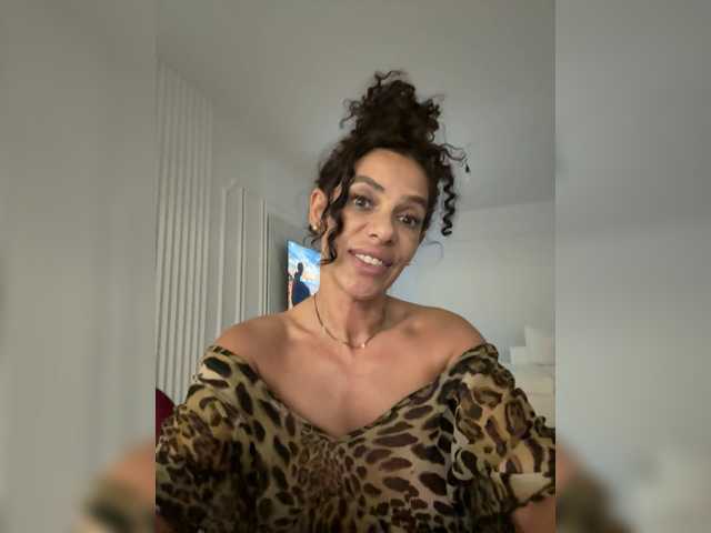 LadyVelvet22 live cam on BongaCams