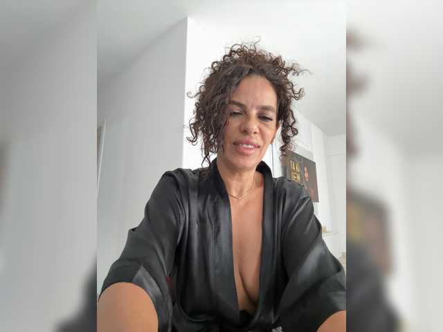 LadyVelvet22 live cam on BongaCams