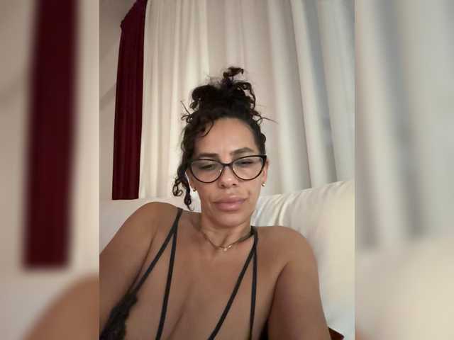 LadyVelvet22 live cam on BongaCams