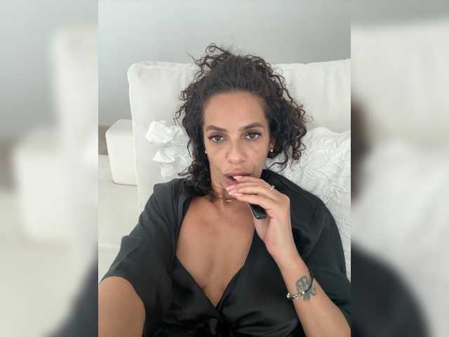 LadyVelvet22 live cam on BongaCams