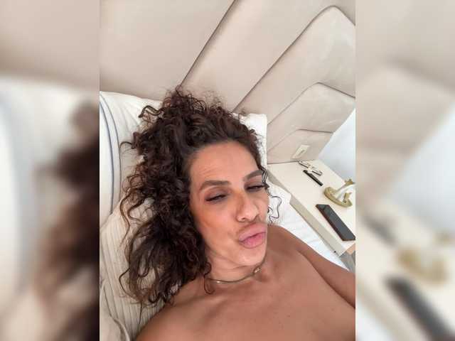 LadyVelvet22 live cam on BongaCams