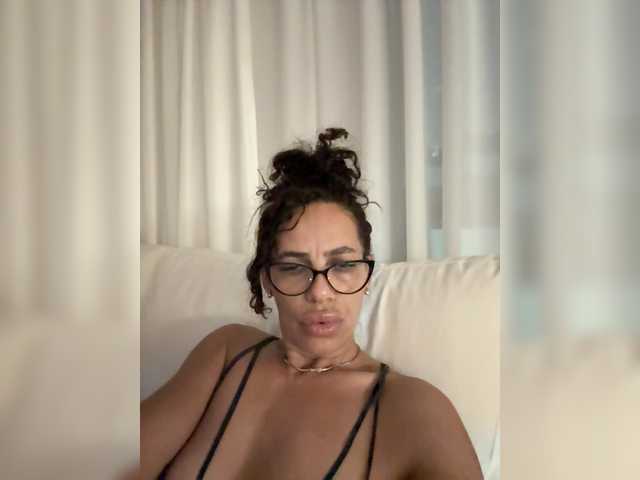 LadyVelvet22 live cam on BongaCams