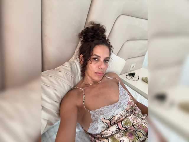 LadyVelvet22 live cam on BongaCams