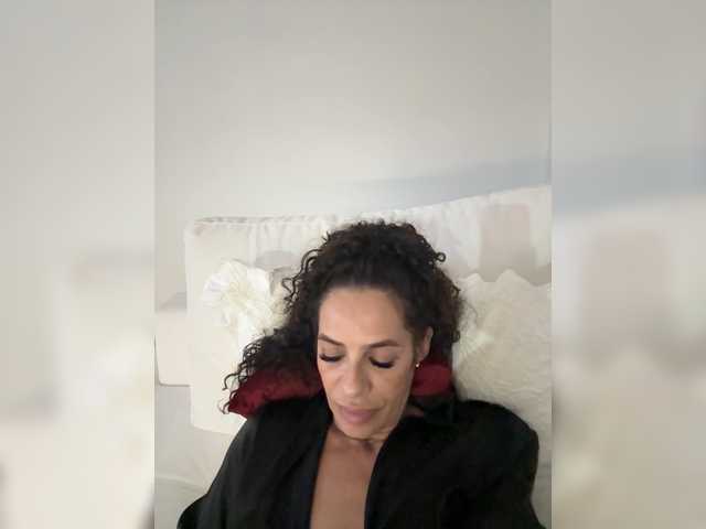 LadyVelvet22 live cam preview