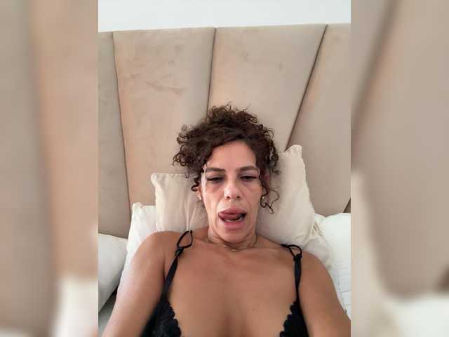 LadyVelvet22 live cam on BongaCams