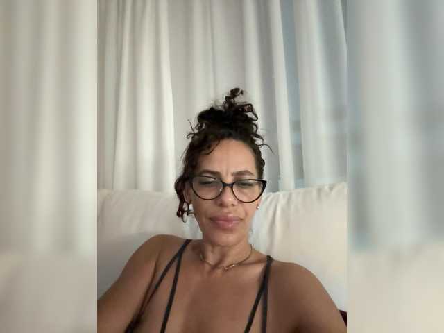 LadyVelvet22 webcam