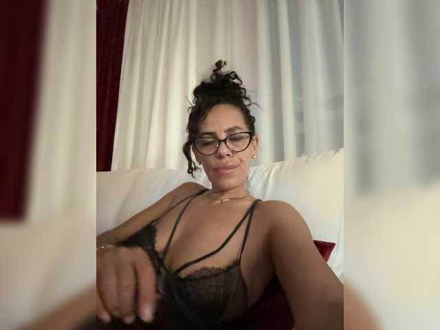 LadyVelvet22 webcam