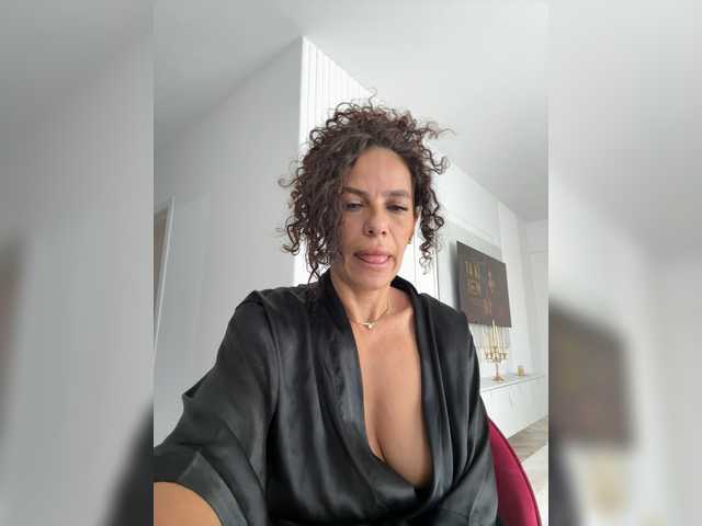 LadyVelvet22 live cam on BongaCams