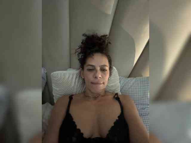 LadyVelvet22 webcam