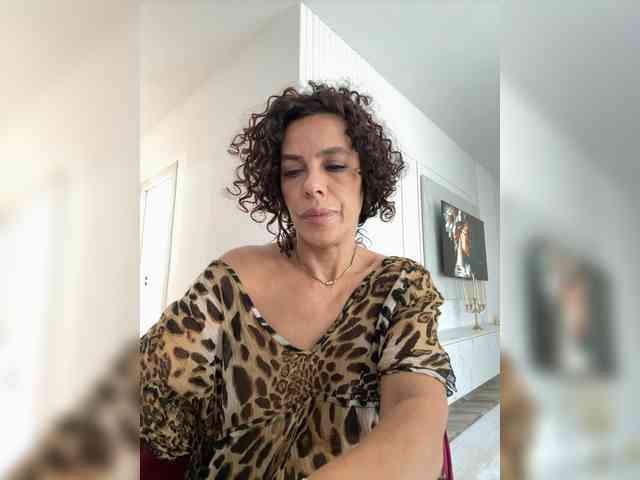 LadyVelvet22 webcam