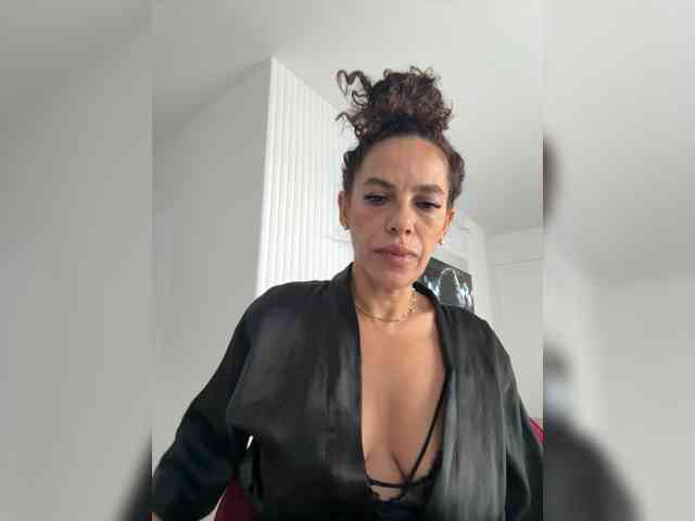 LadyVelvet22 webcam